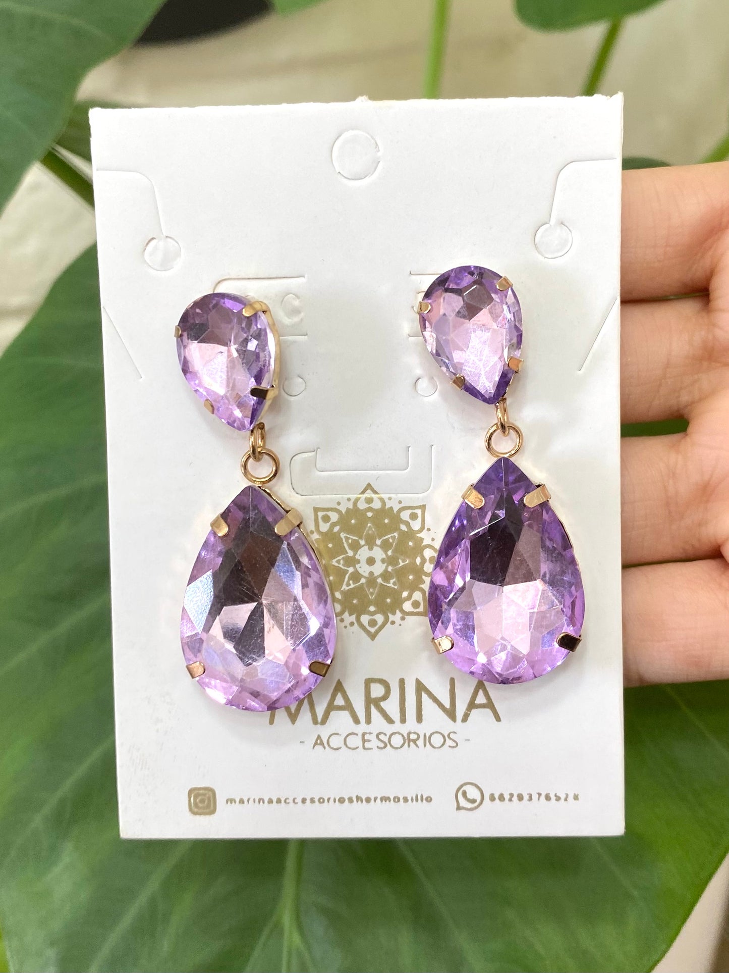 Aretes de pedrería morado