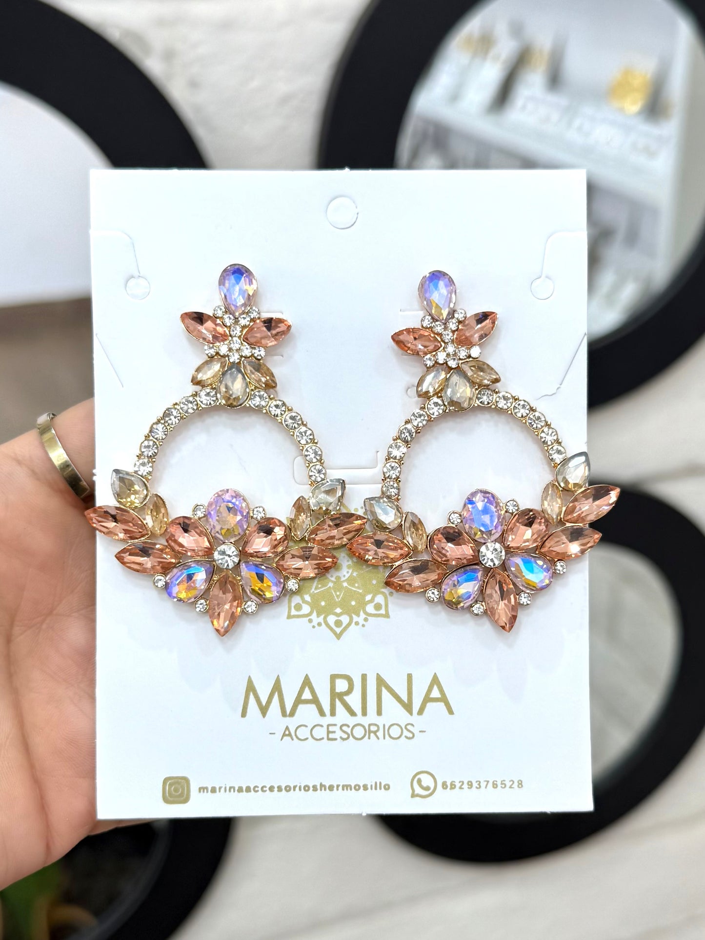 Arete de pedrería rosa
