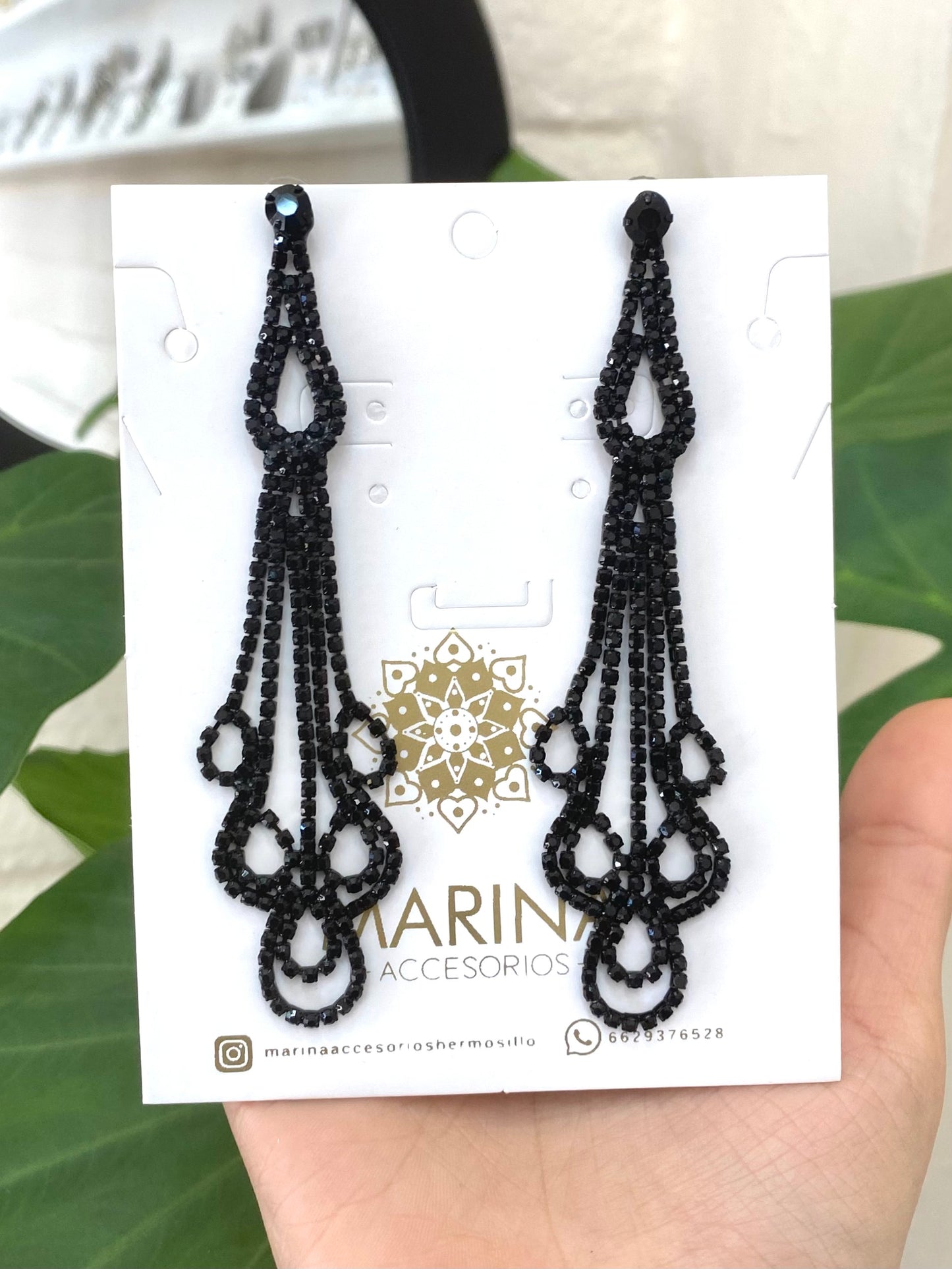 Aretes de pedrería negros