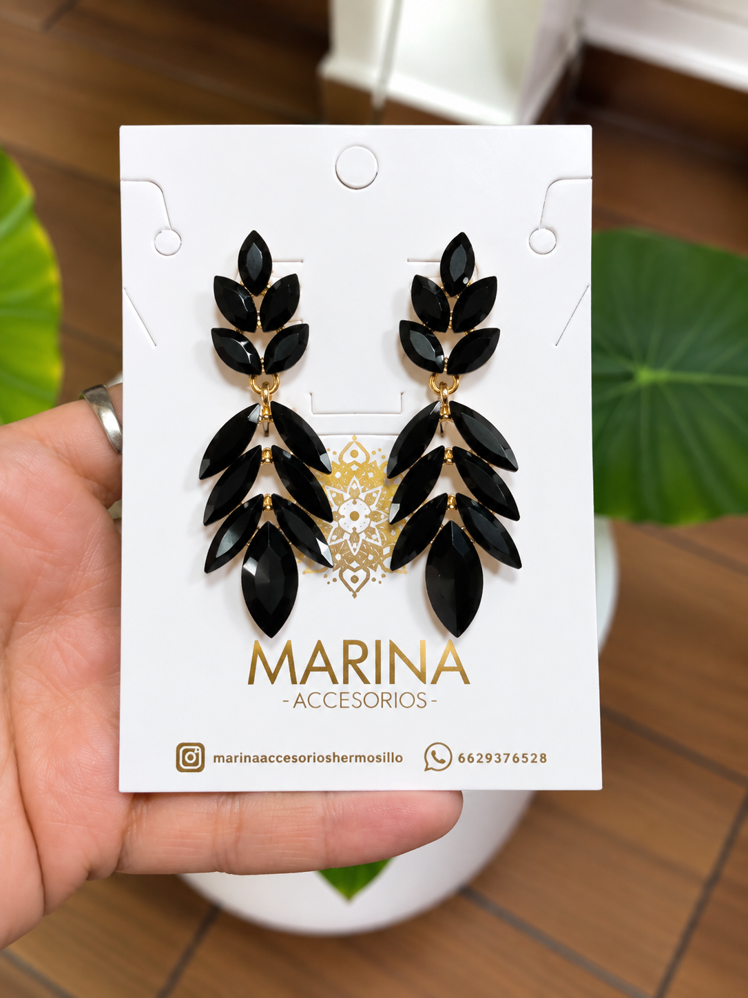 Aretes de pedrería negros