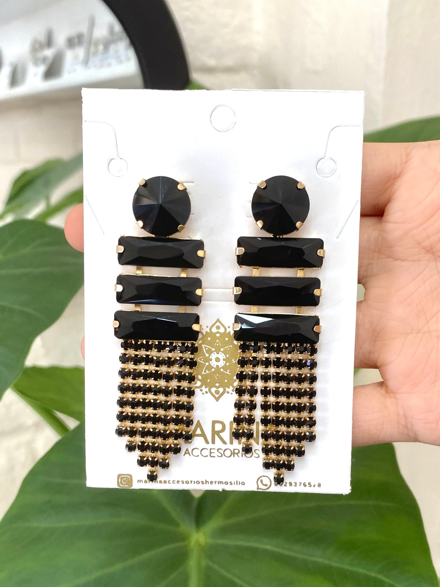 Aretes de pedrería negros