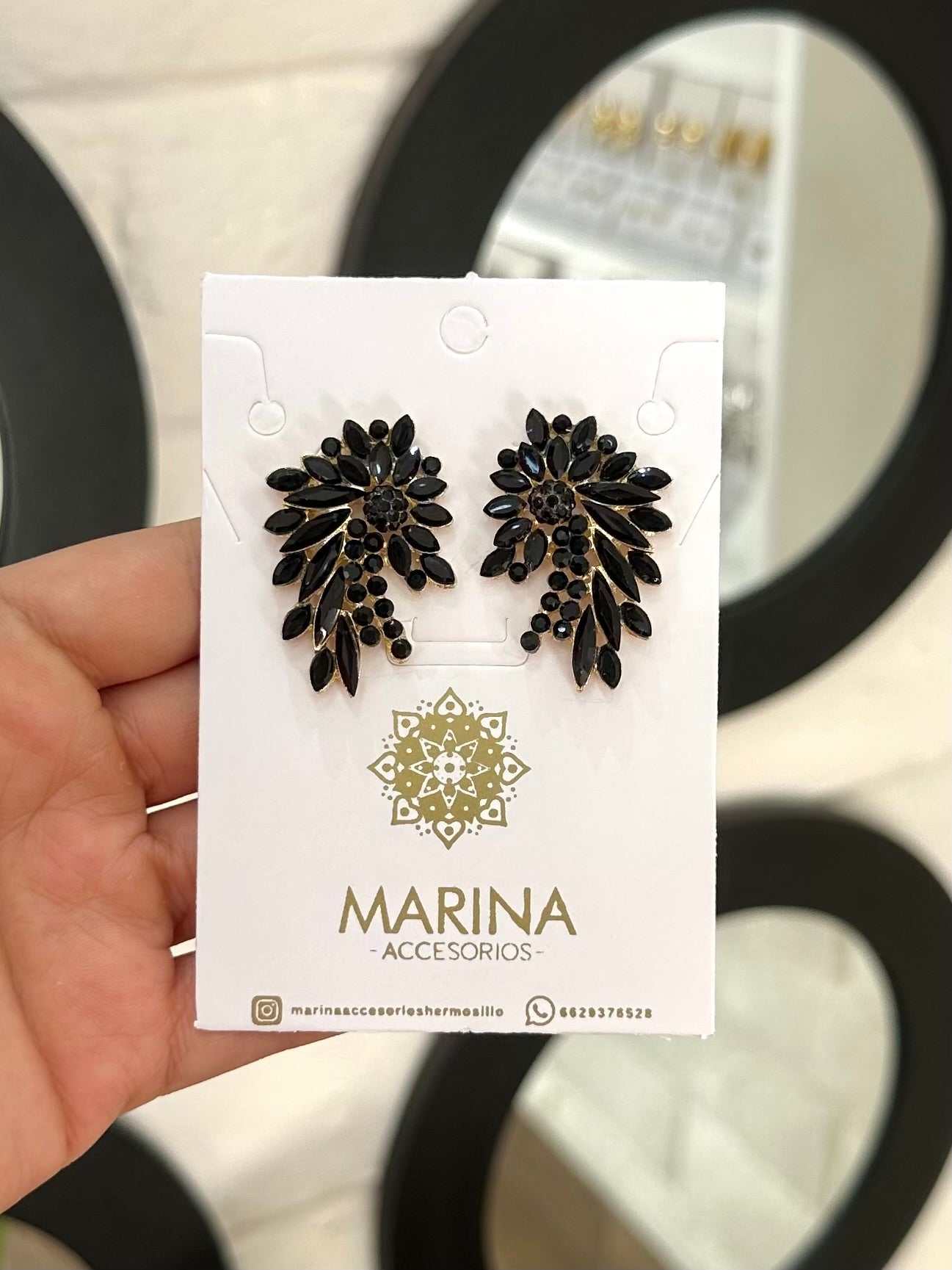 Aretes de pedrería negros