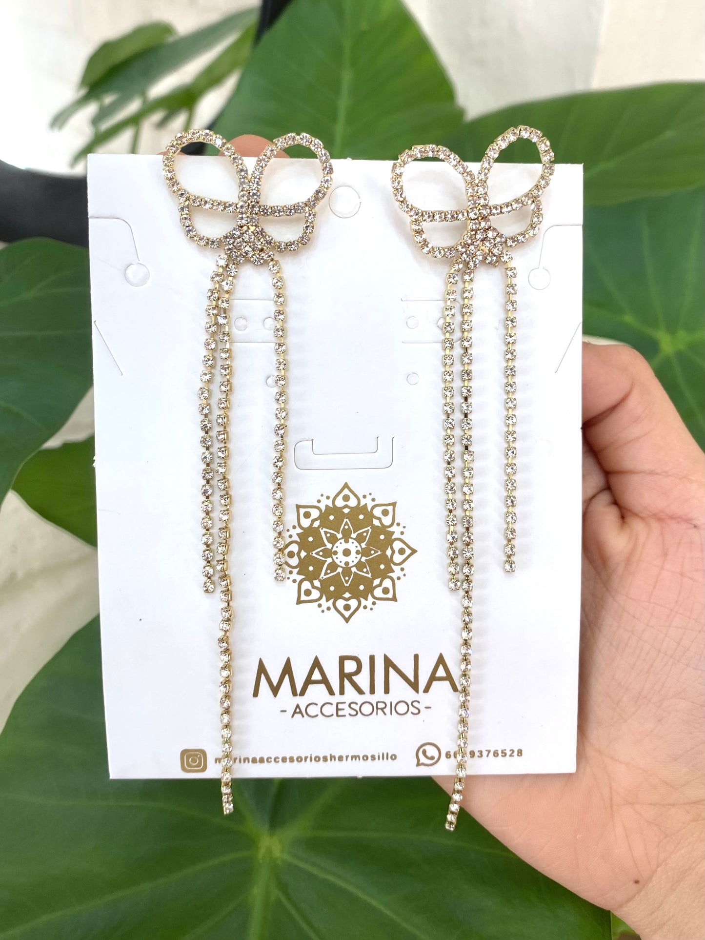 Aretes de pedrería dorados