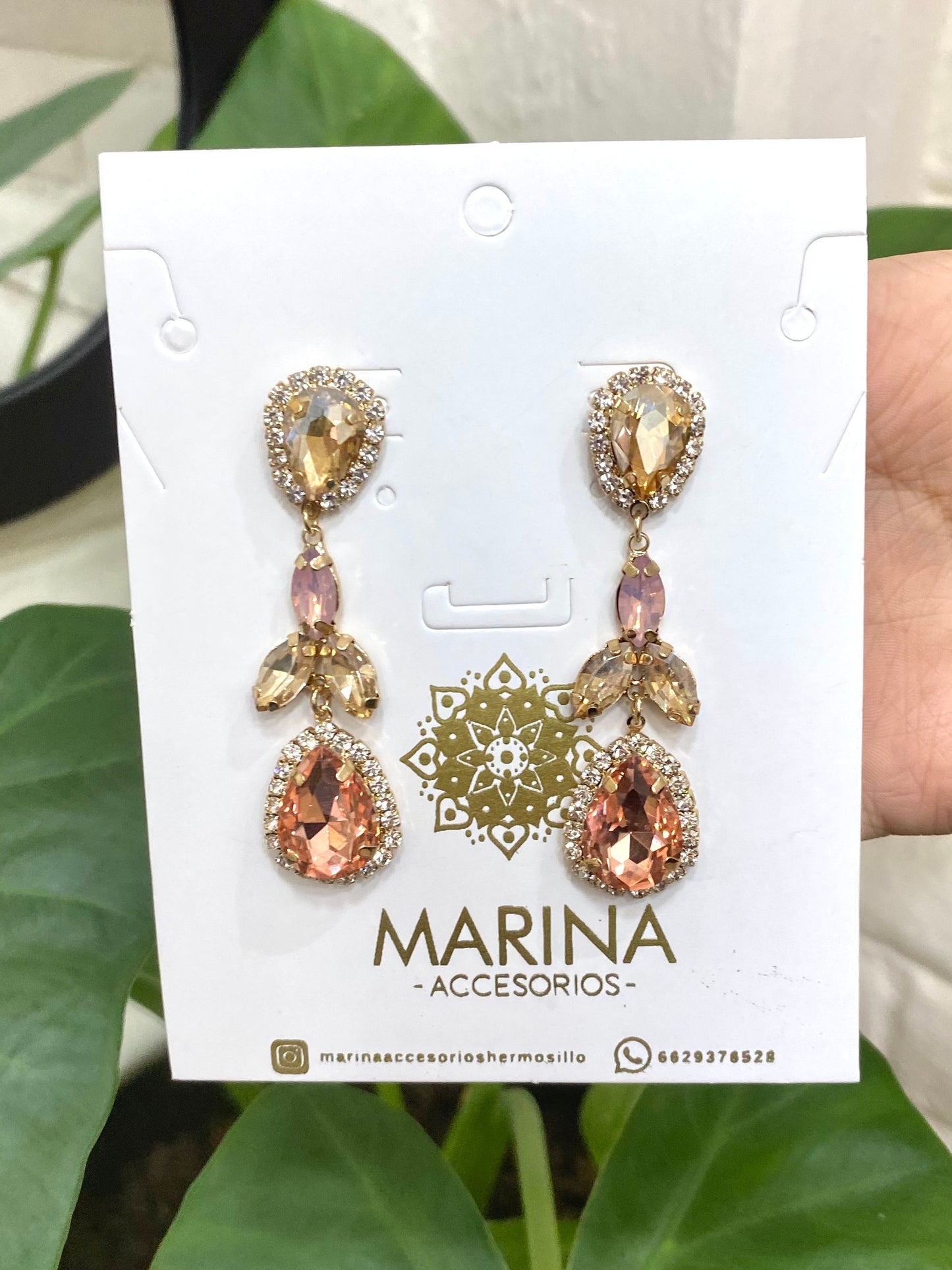 Arete de pedrería rosa