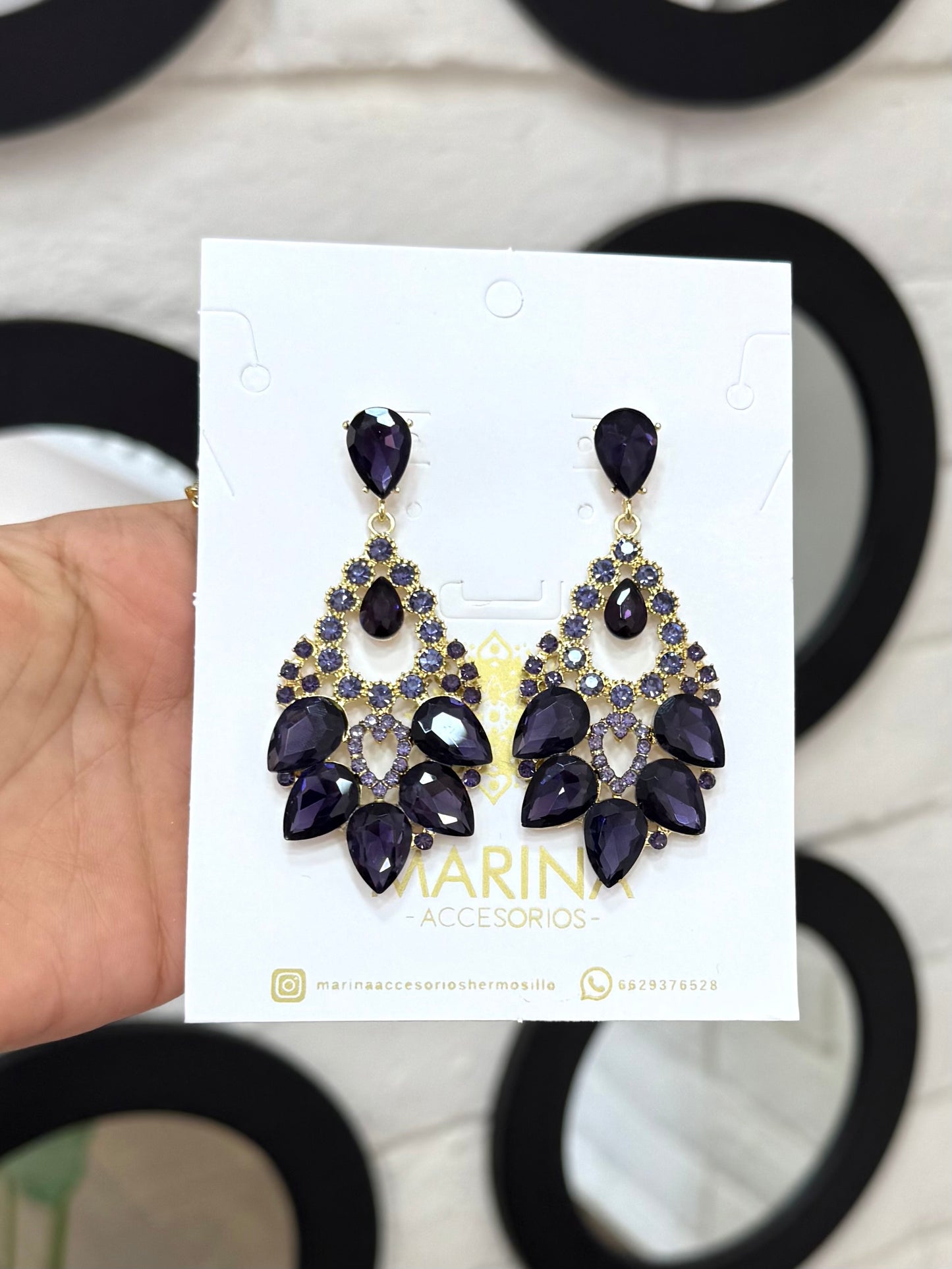 Aretes de pedrería morado