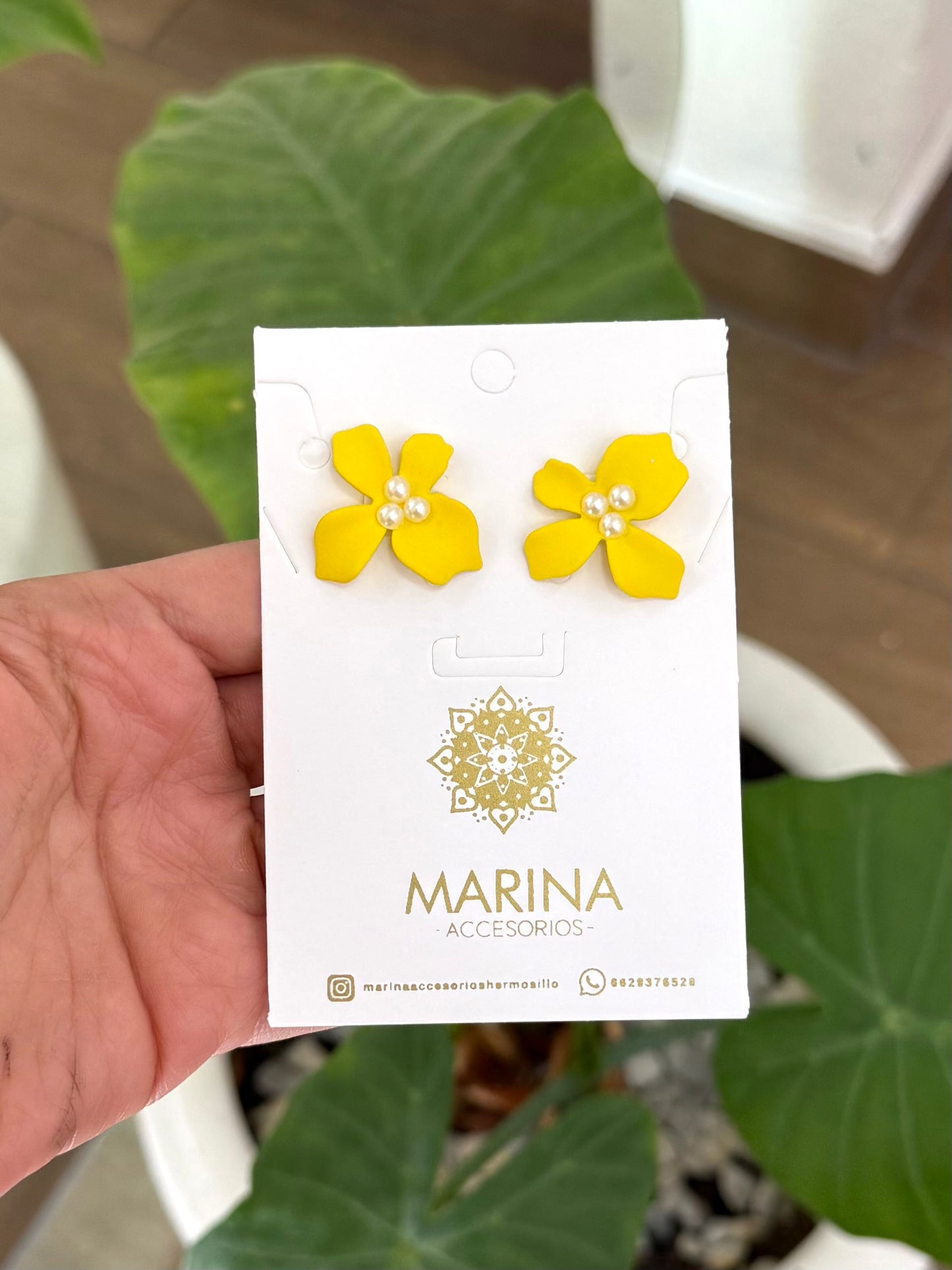 Arete casual flor amarilla