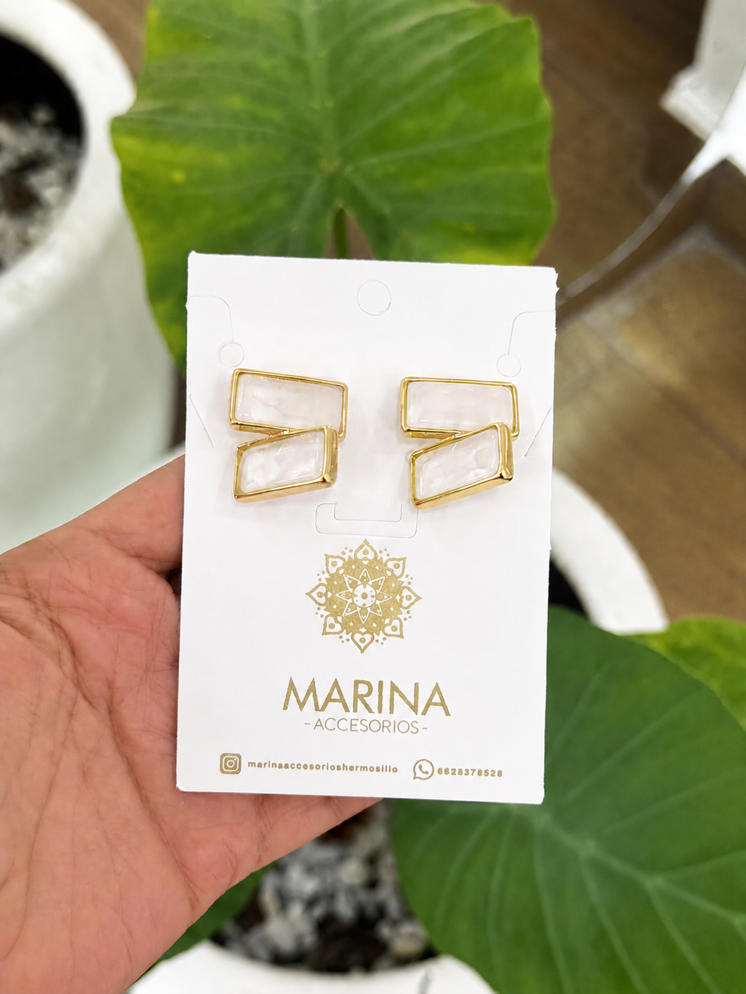 Arete casual blanco