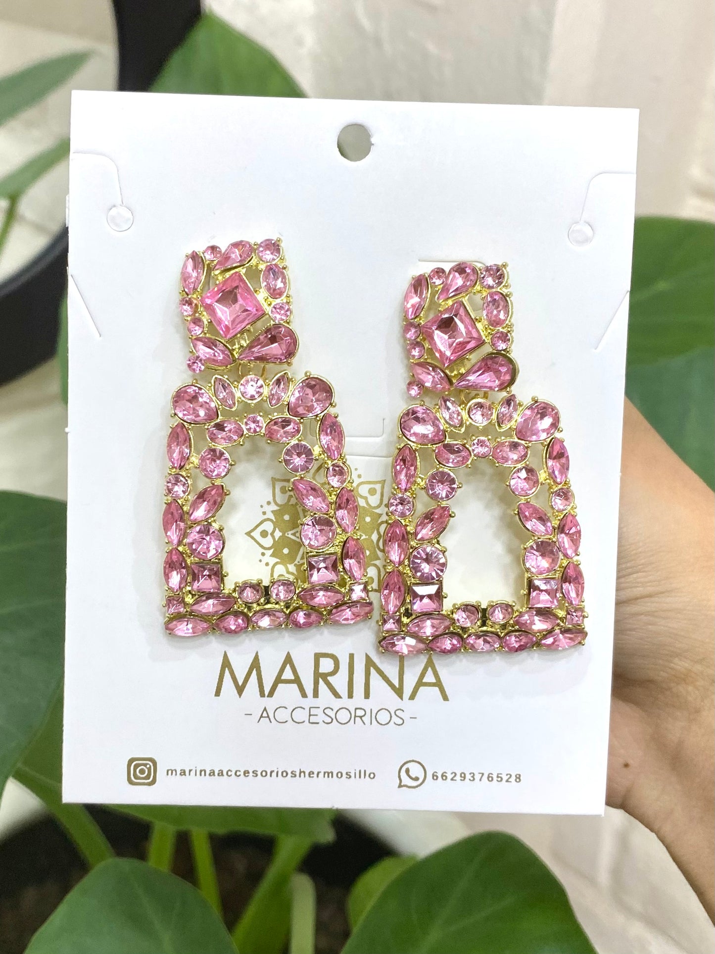 Arete de pedrería rosa