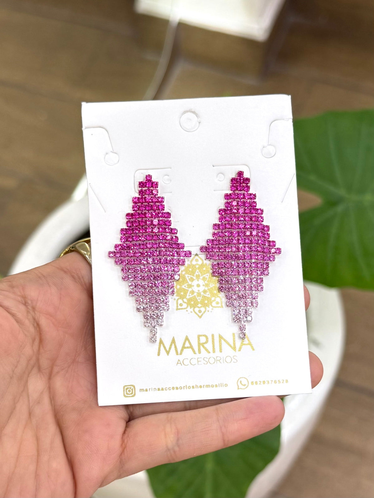 Arete de pedrería rosa