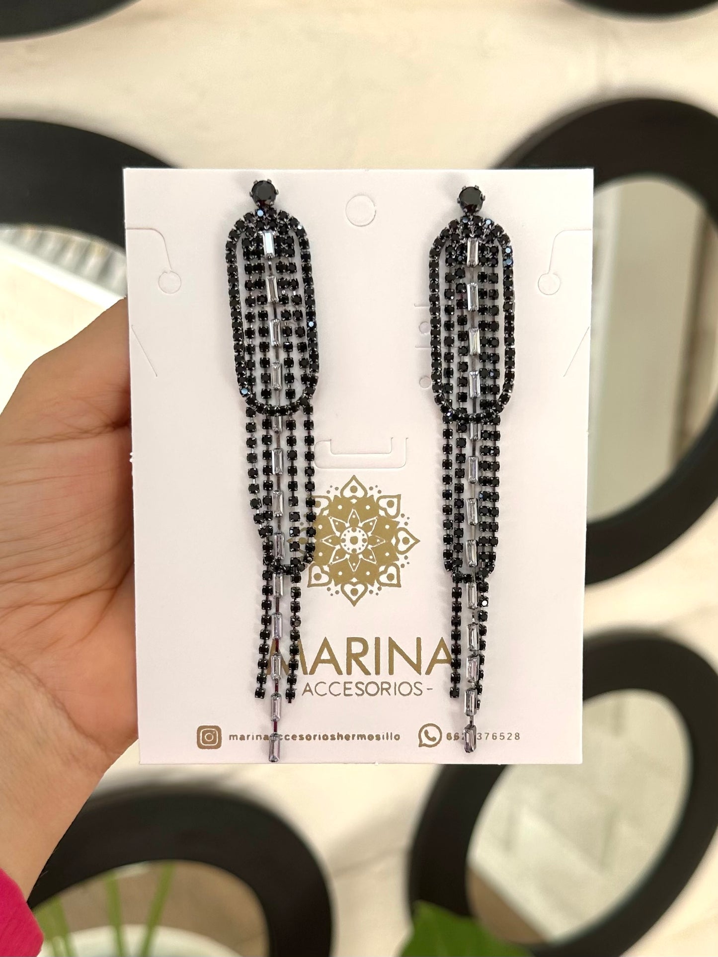 Aretes de pedrería negros