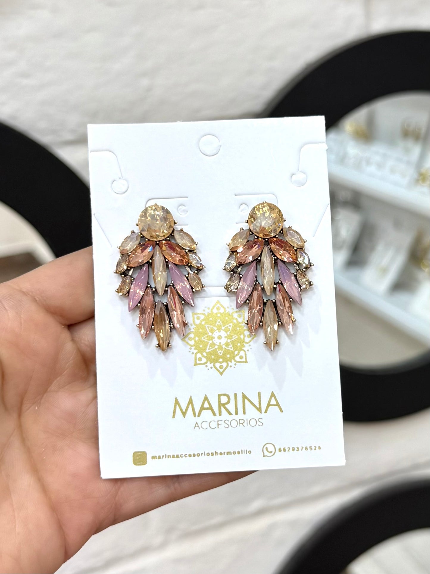 Arete de pedrería rosa