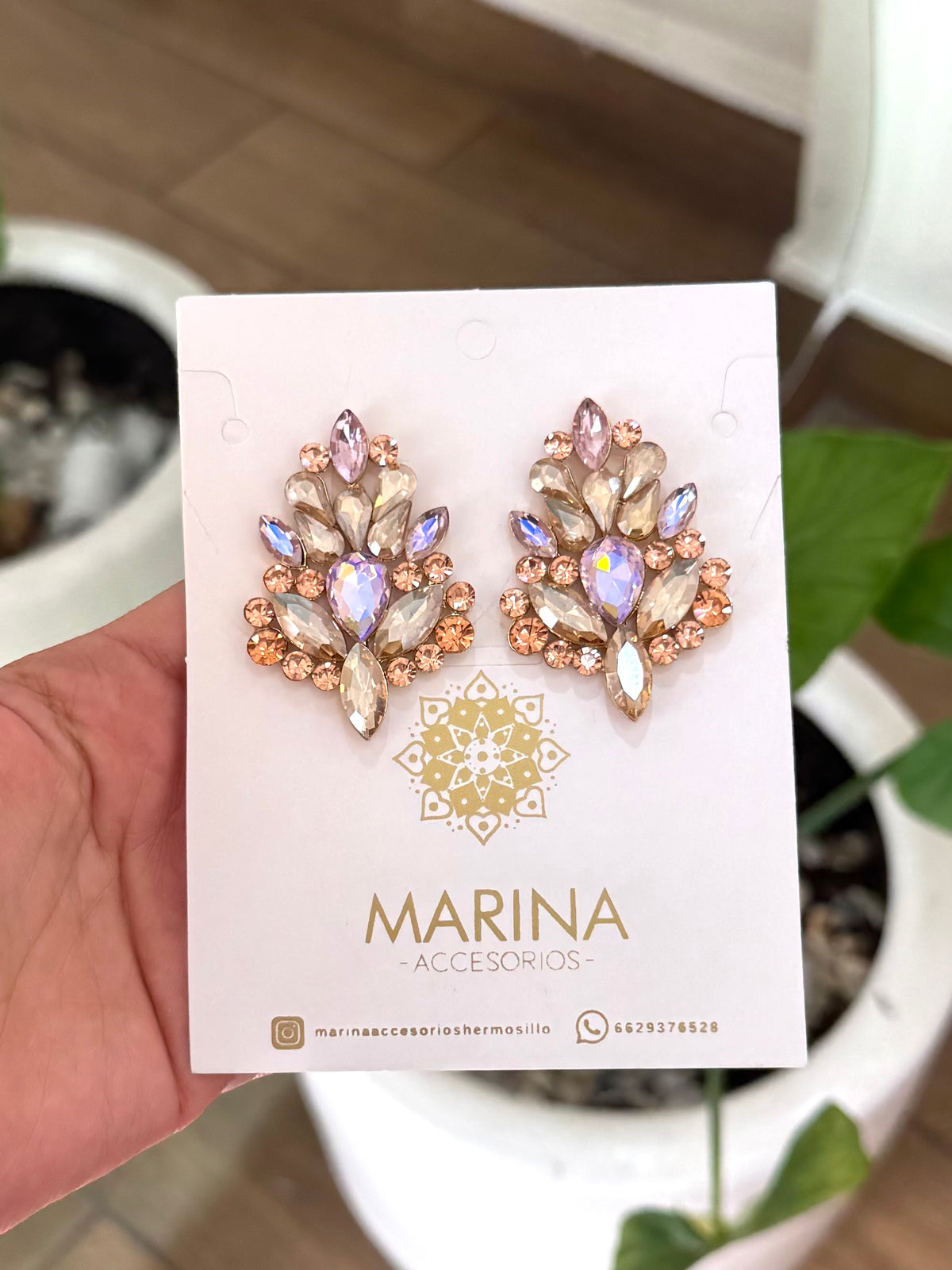Arete de pedrería rosa