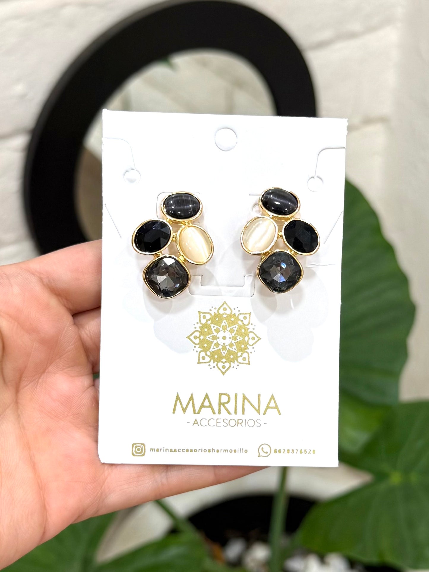 Aretes de pedrería negros