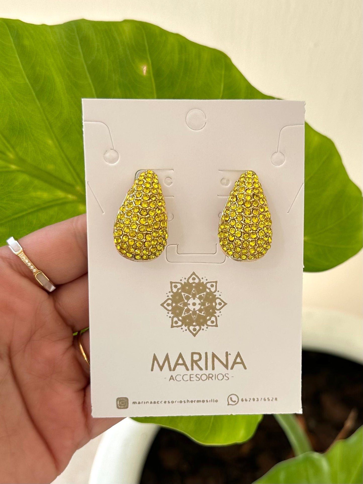 Aretes de pedrería amarillos