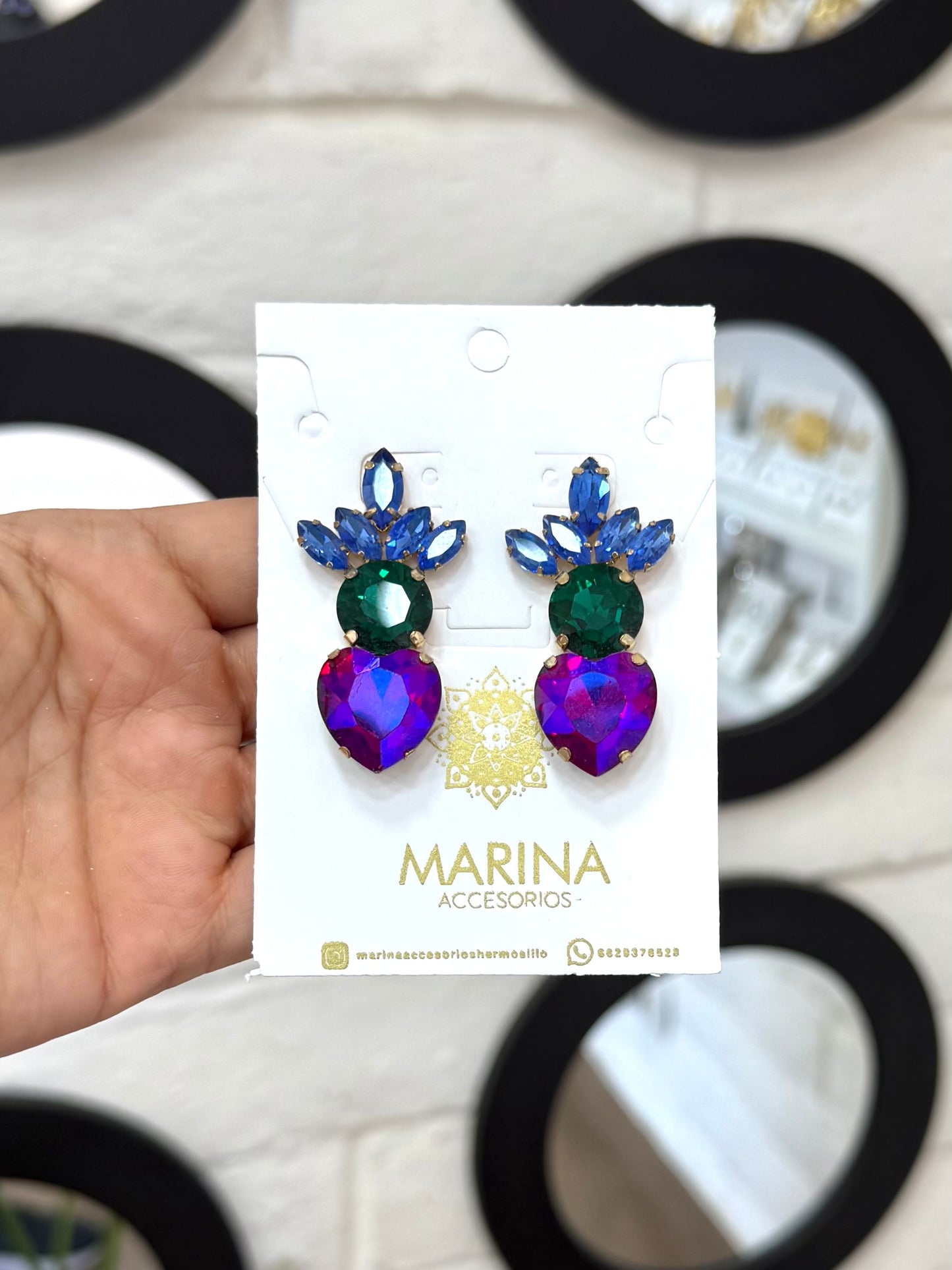 Aretes de pedrería multicolor