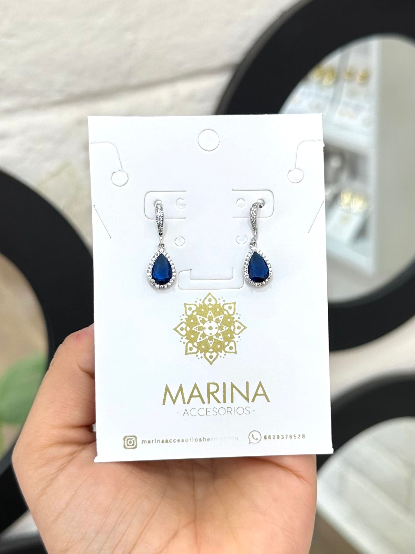 Arete de pedrería azul