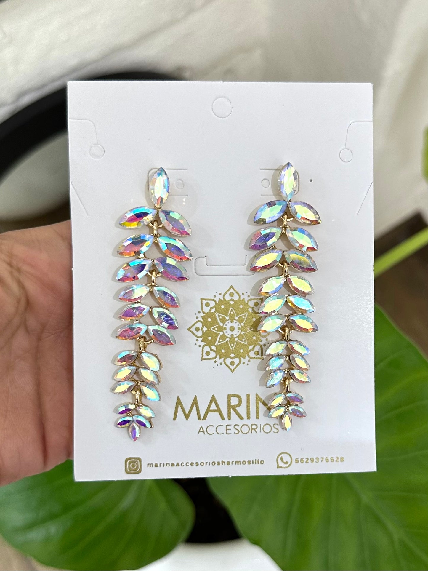 Aretes de pedrería tornasol