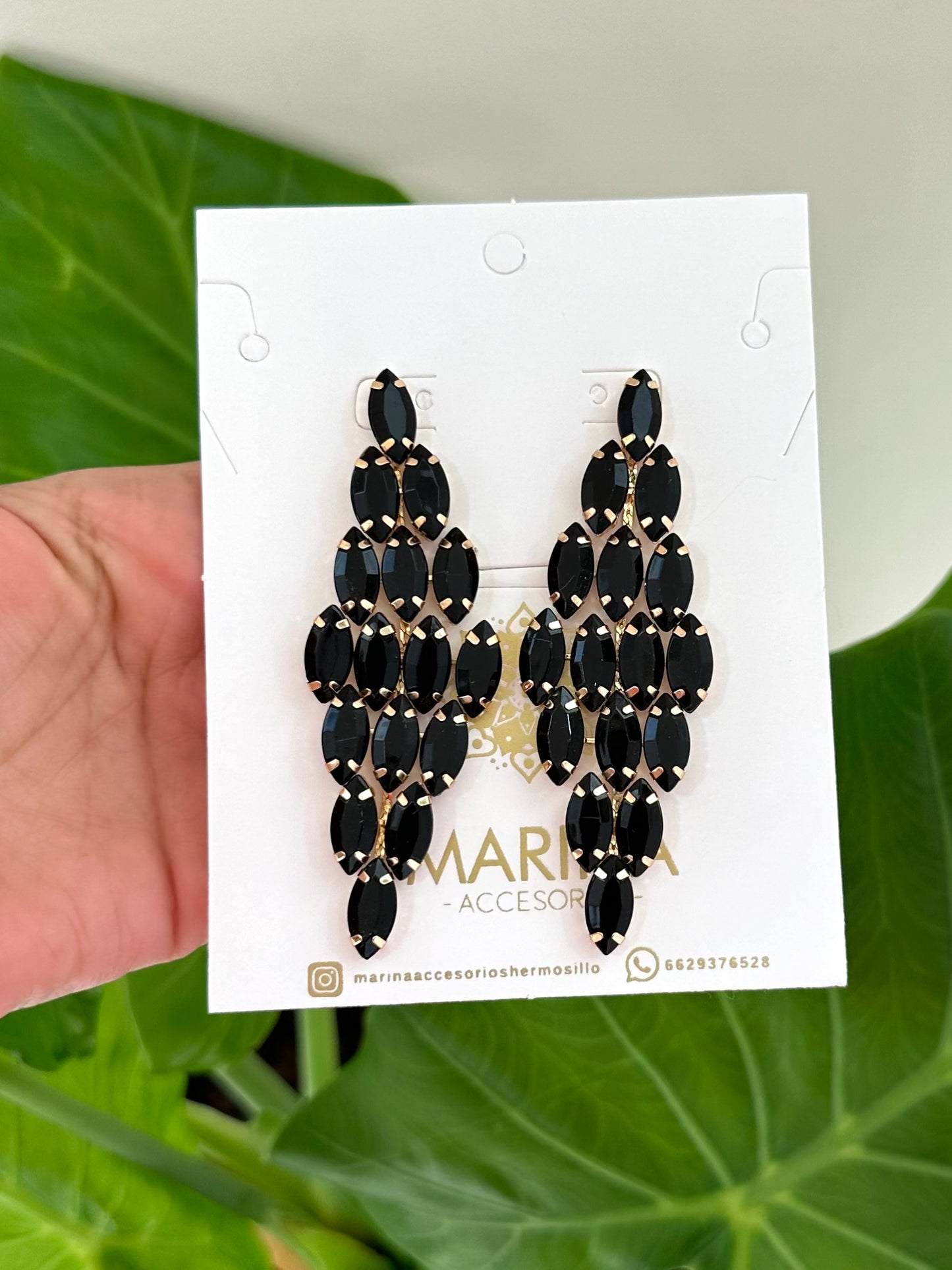 Aretes de pedrería negros