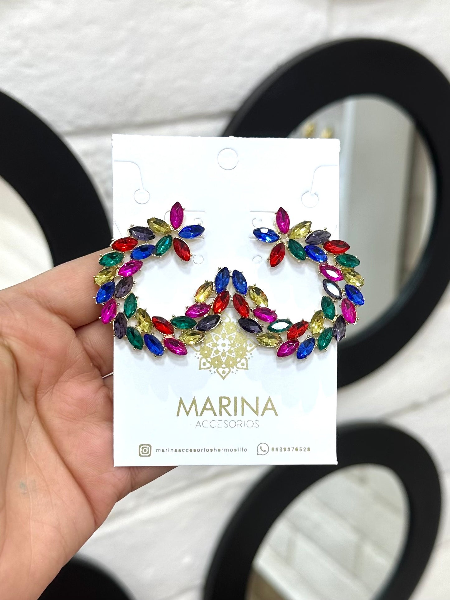 Aretes de pedrería multicolor