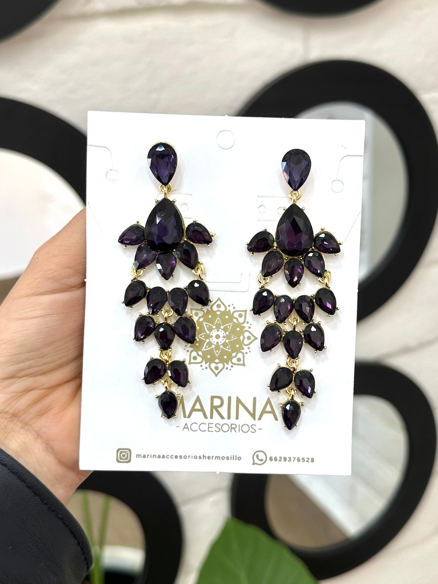 Aretes de pedrería morados