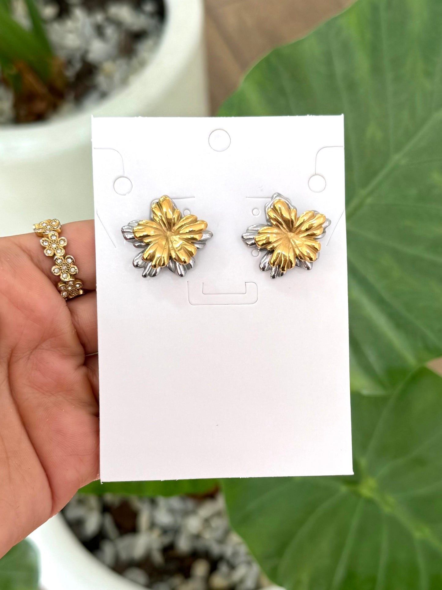 Arete casual flor