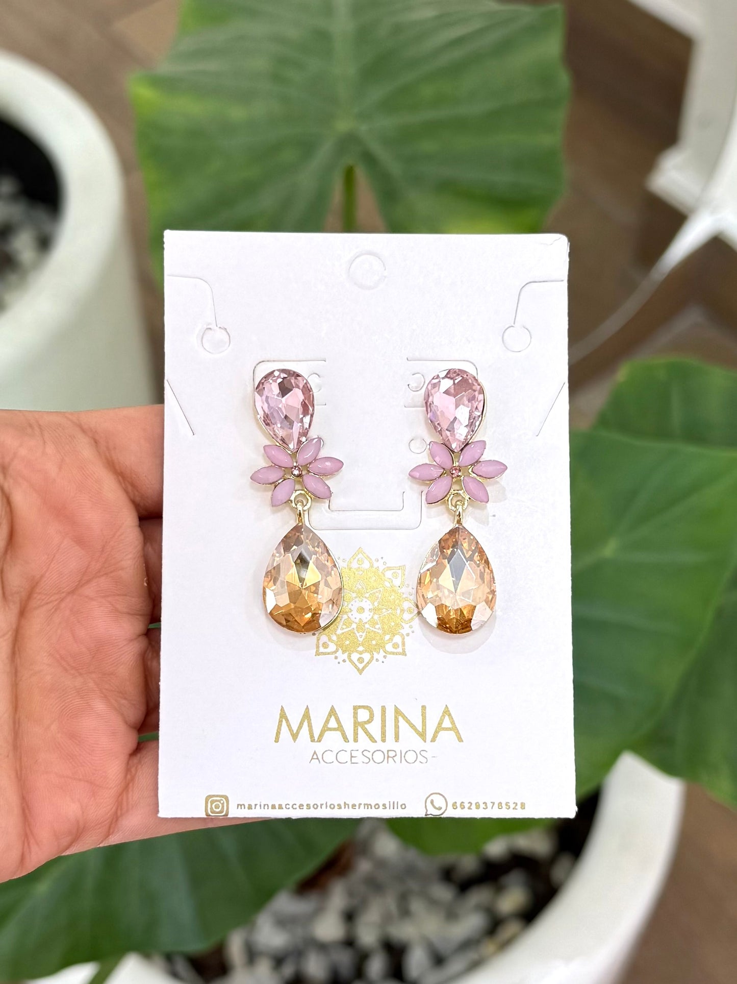 Arete de pedrería rosa