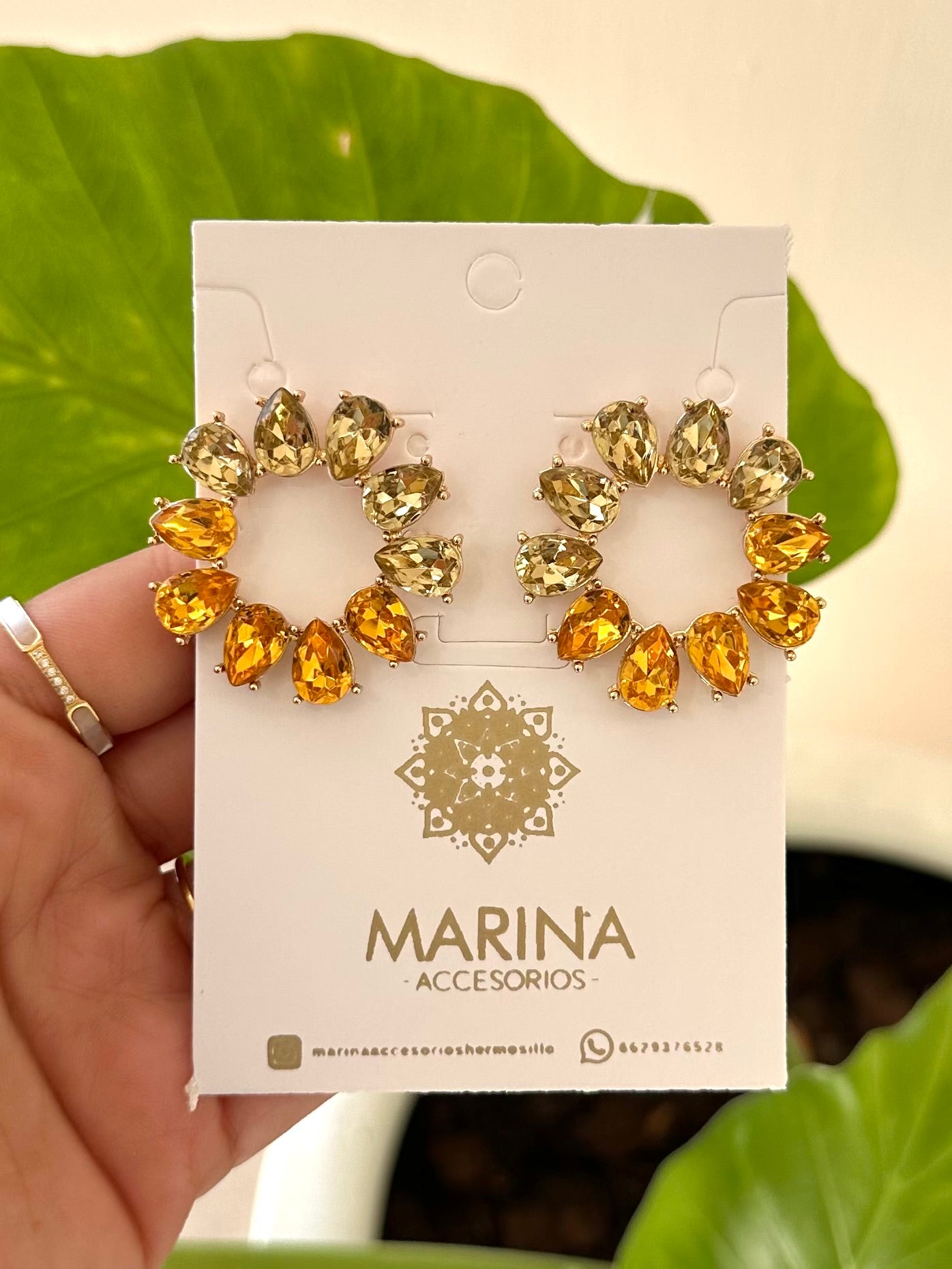 Aretes de pedrería amarillos