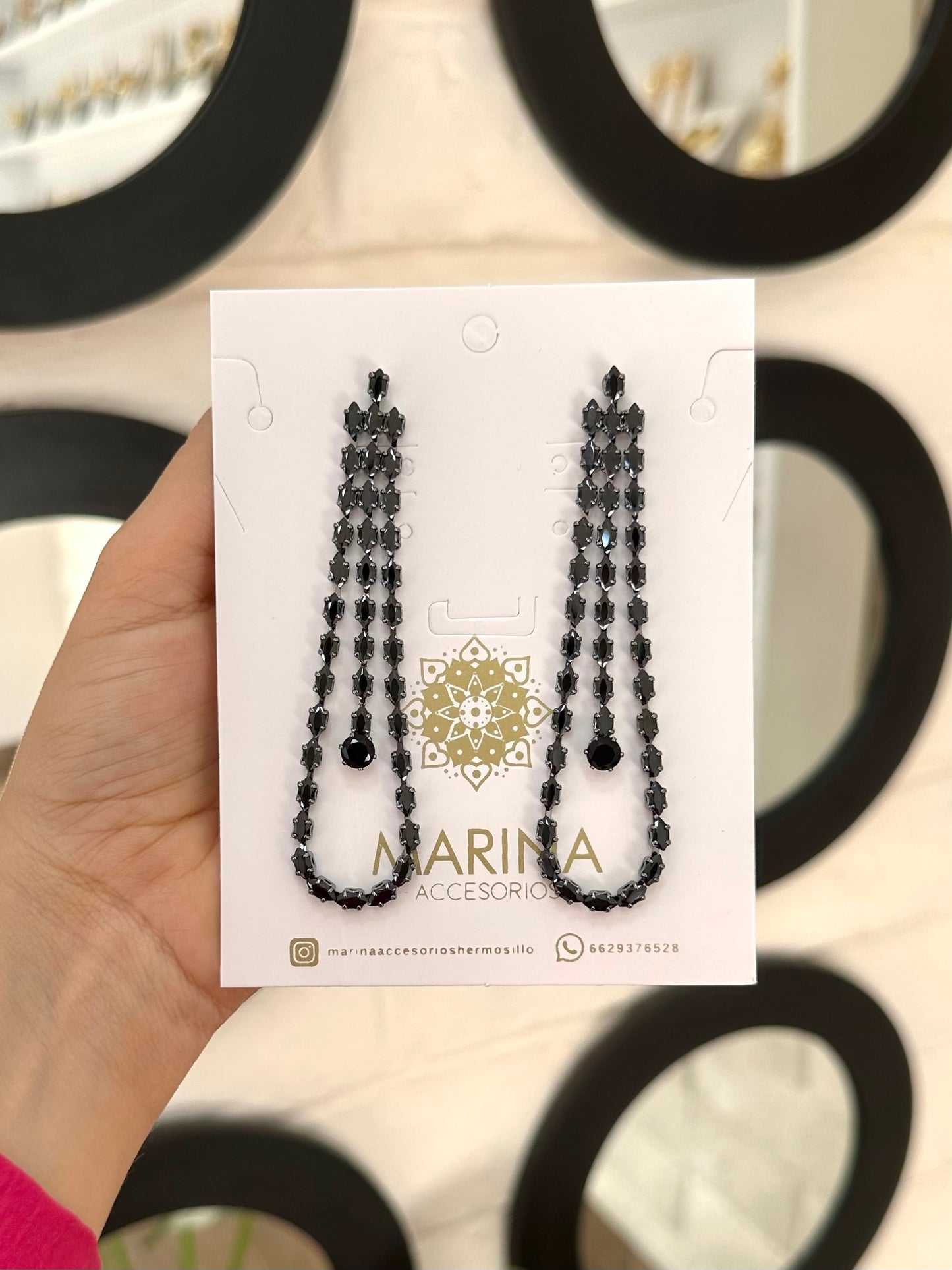 Aretes de pedrería negros