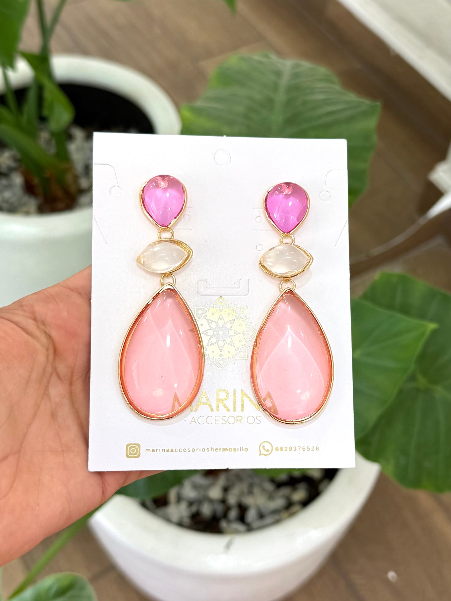 Arete de pedrería rosa