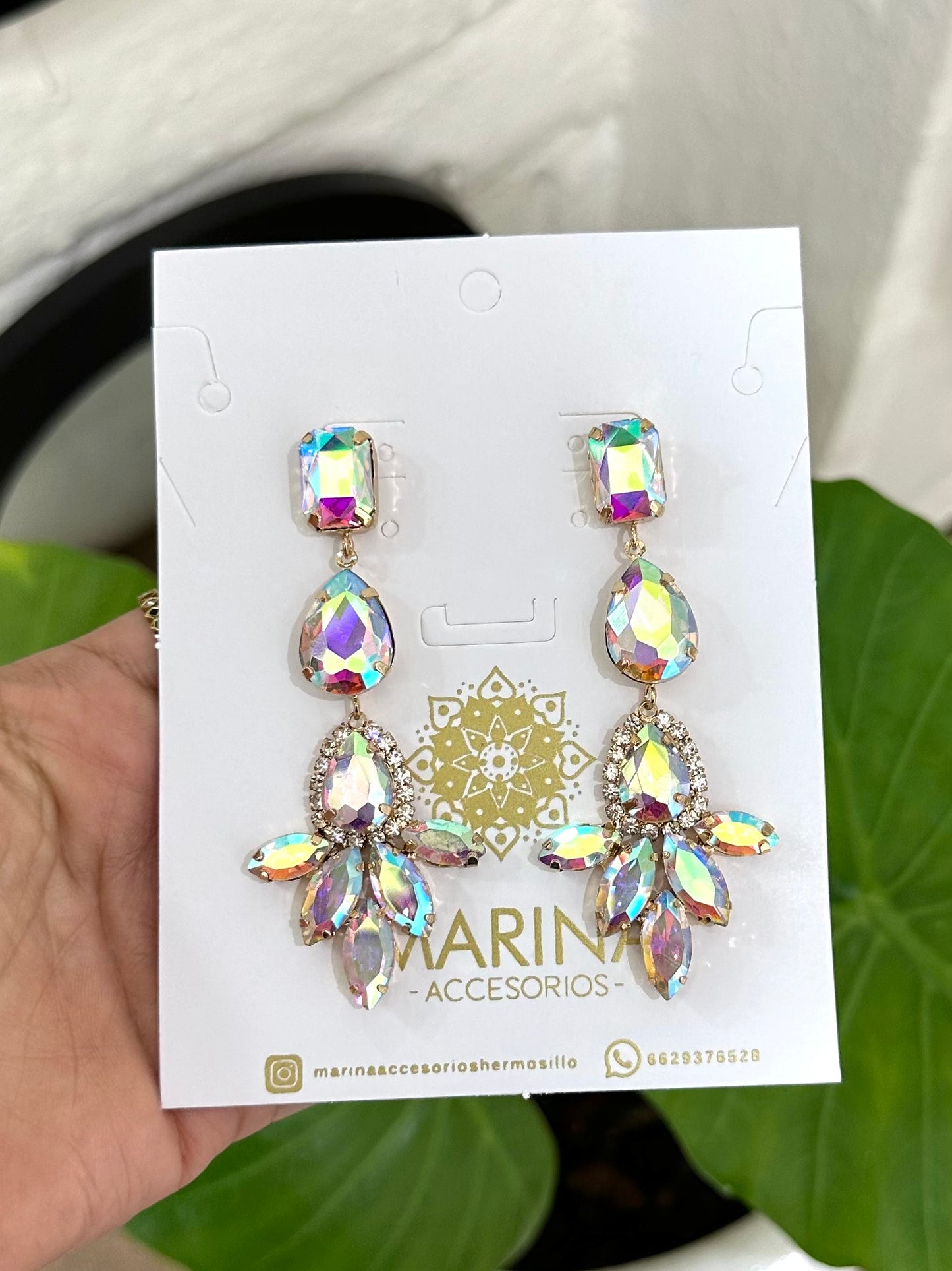Aretes de pedrería tornasol