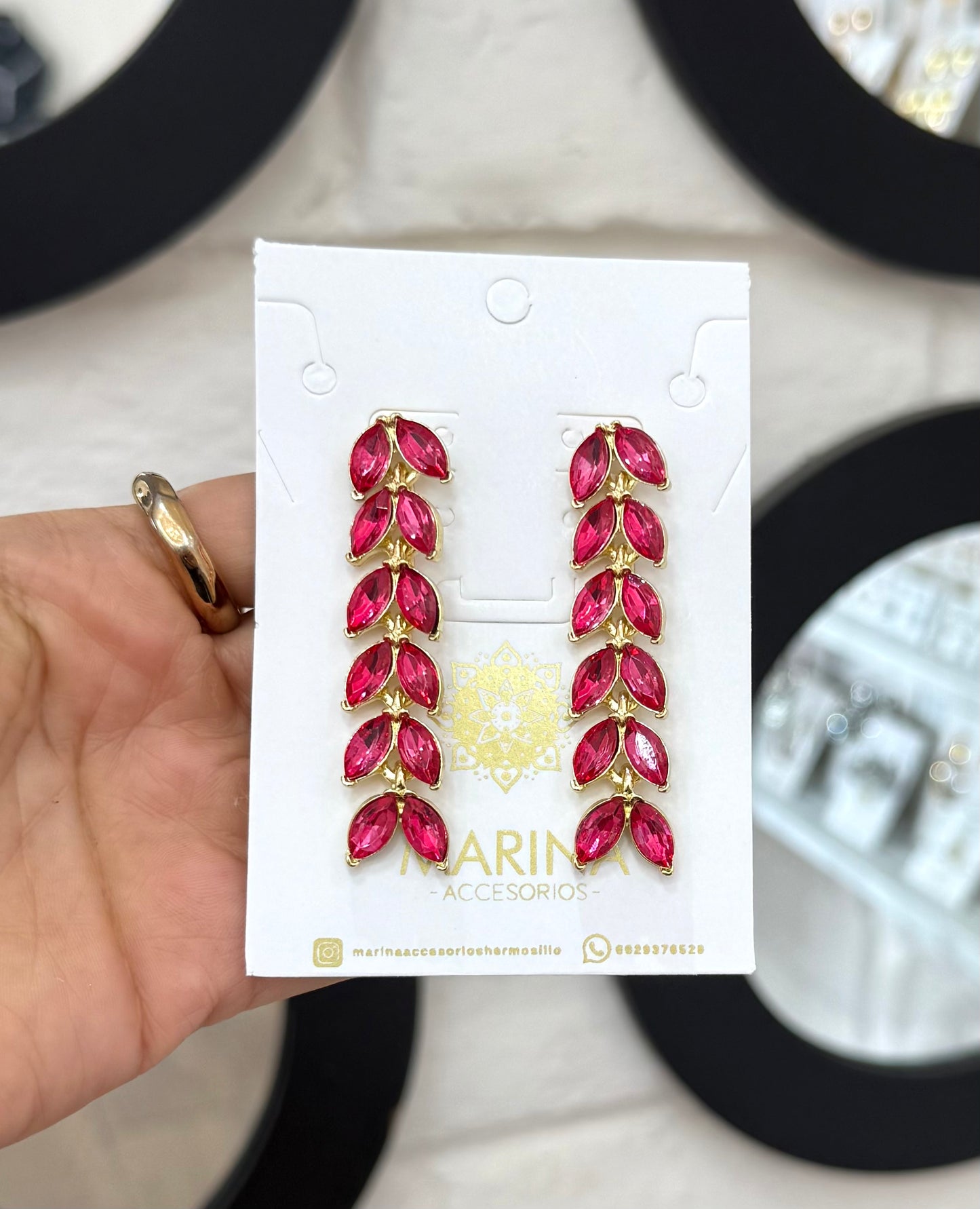 Arete de pedrería rosa