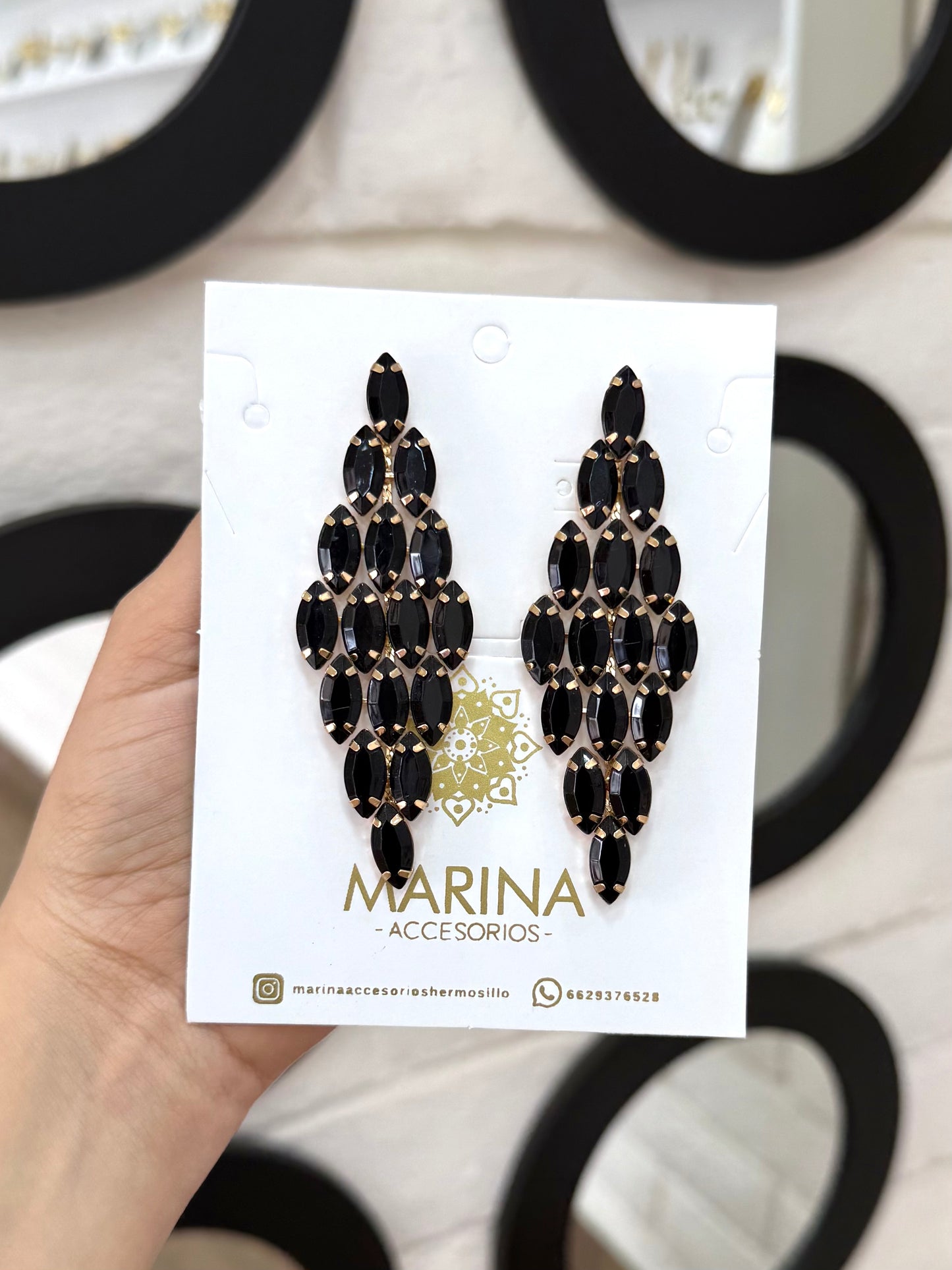 Aretes de pedrería negros