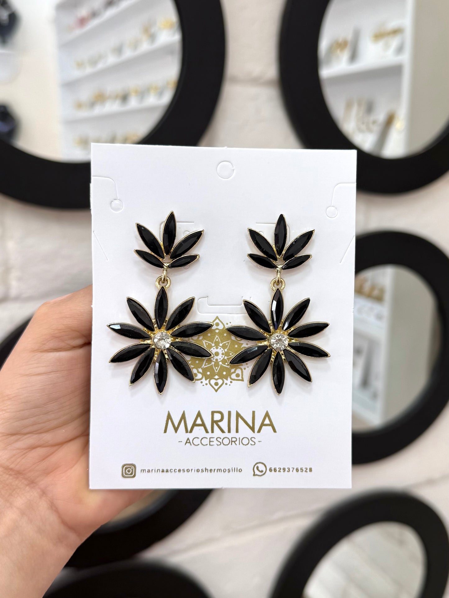 Aretes de pedrería negros
