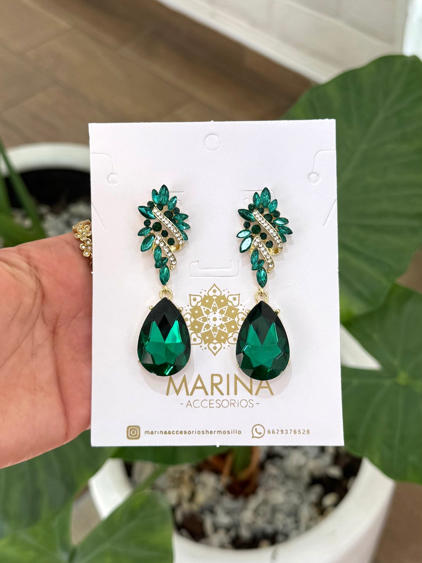 Aretes de pedrería verdes