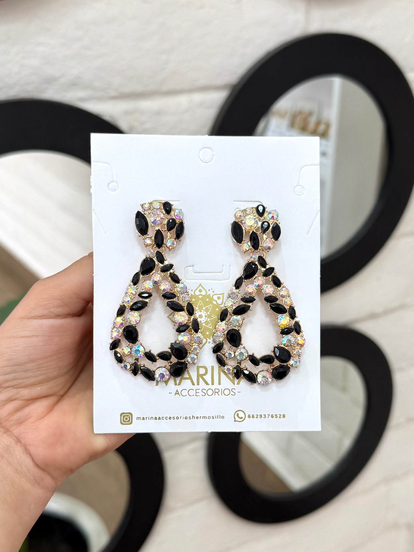 Aretes de pedrería negros