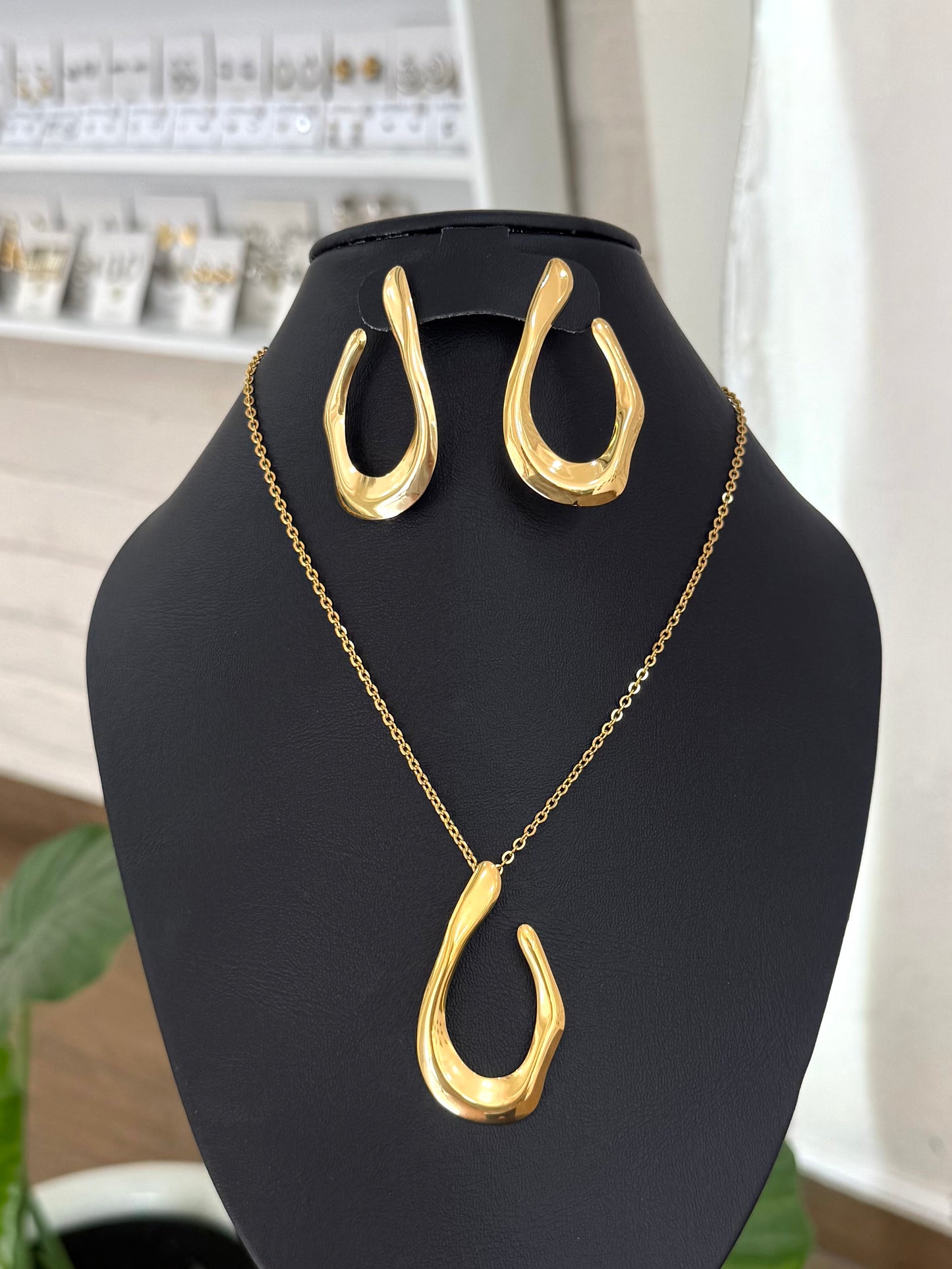 Collar con arete