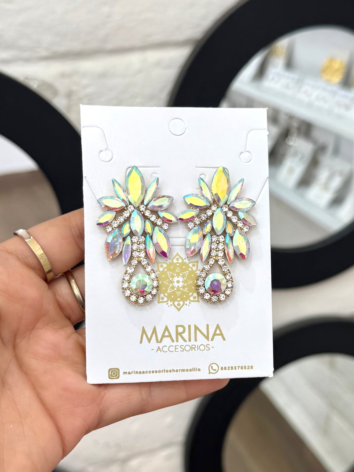 Aretes de pedrería tornasol