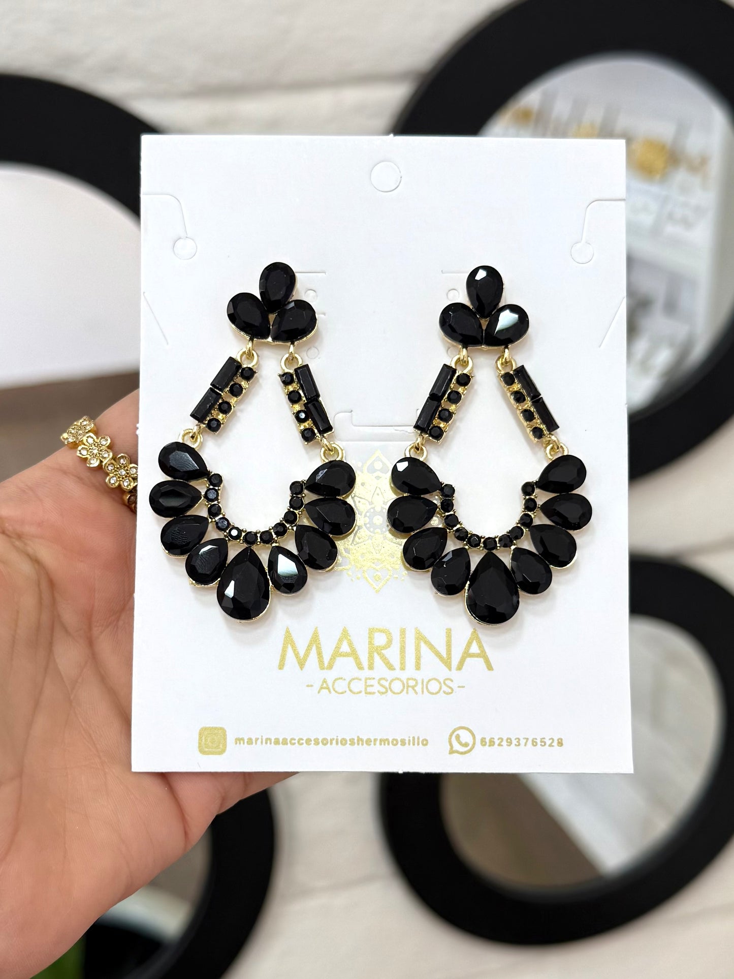 Aretes de pedrería negros