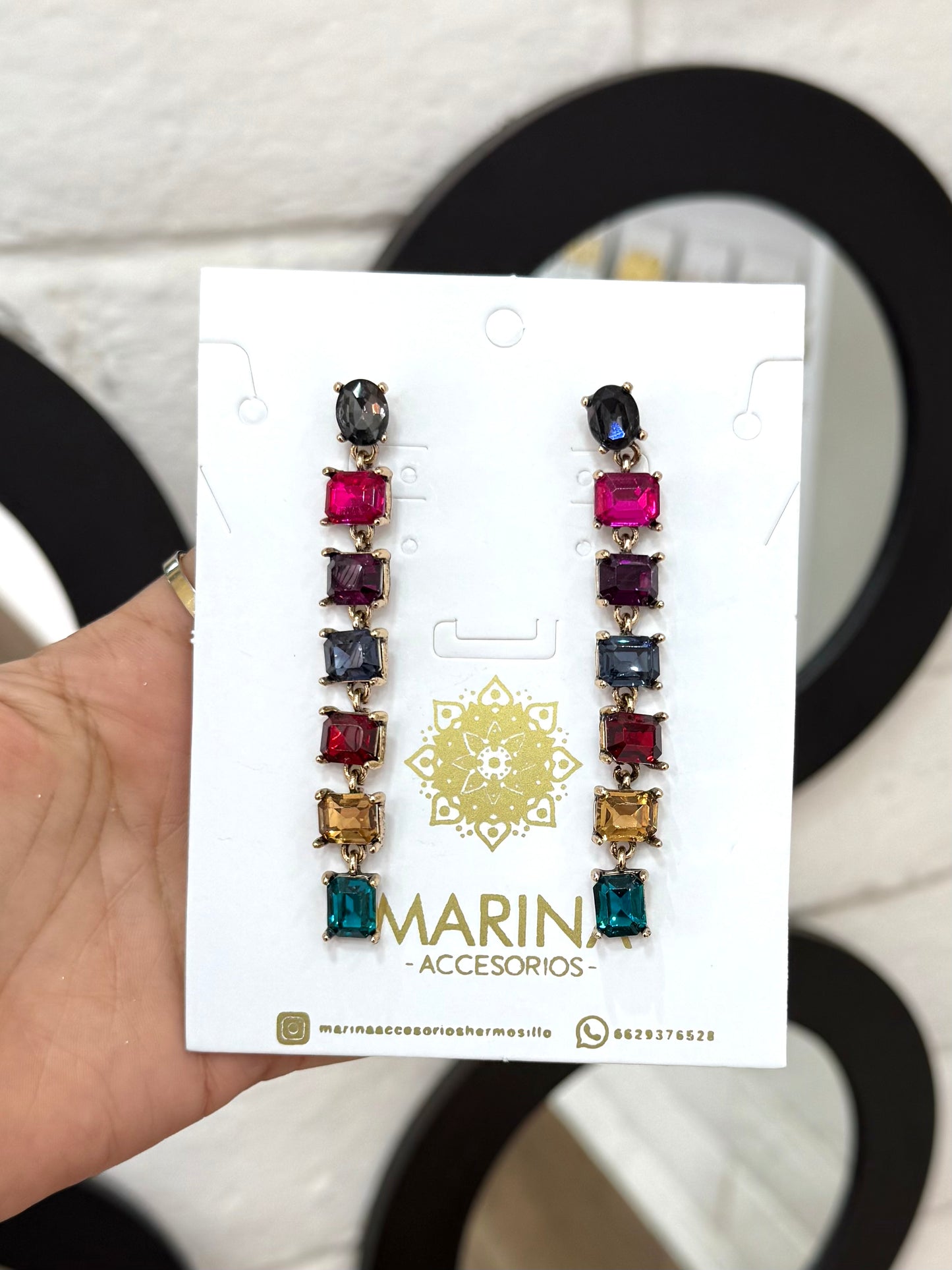 Aretes de pedrería multicolor