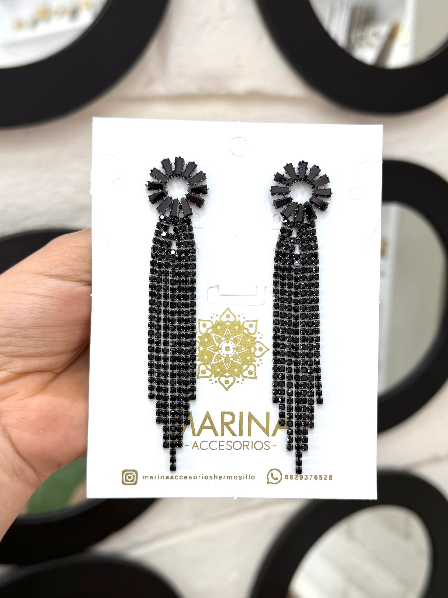 Aretes de pedrería negros