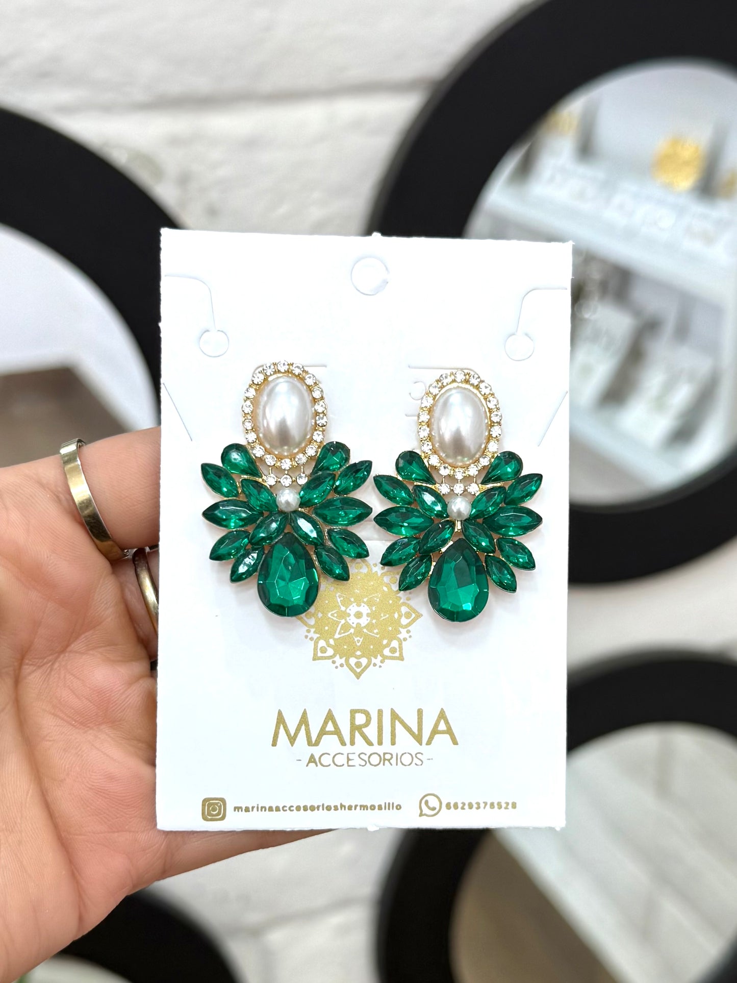 Aretes de pedrería verdes