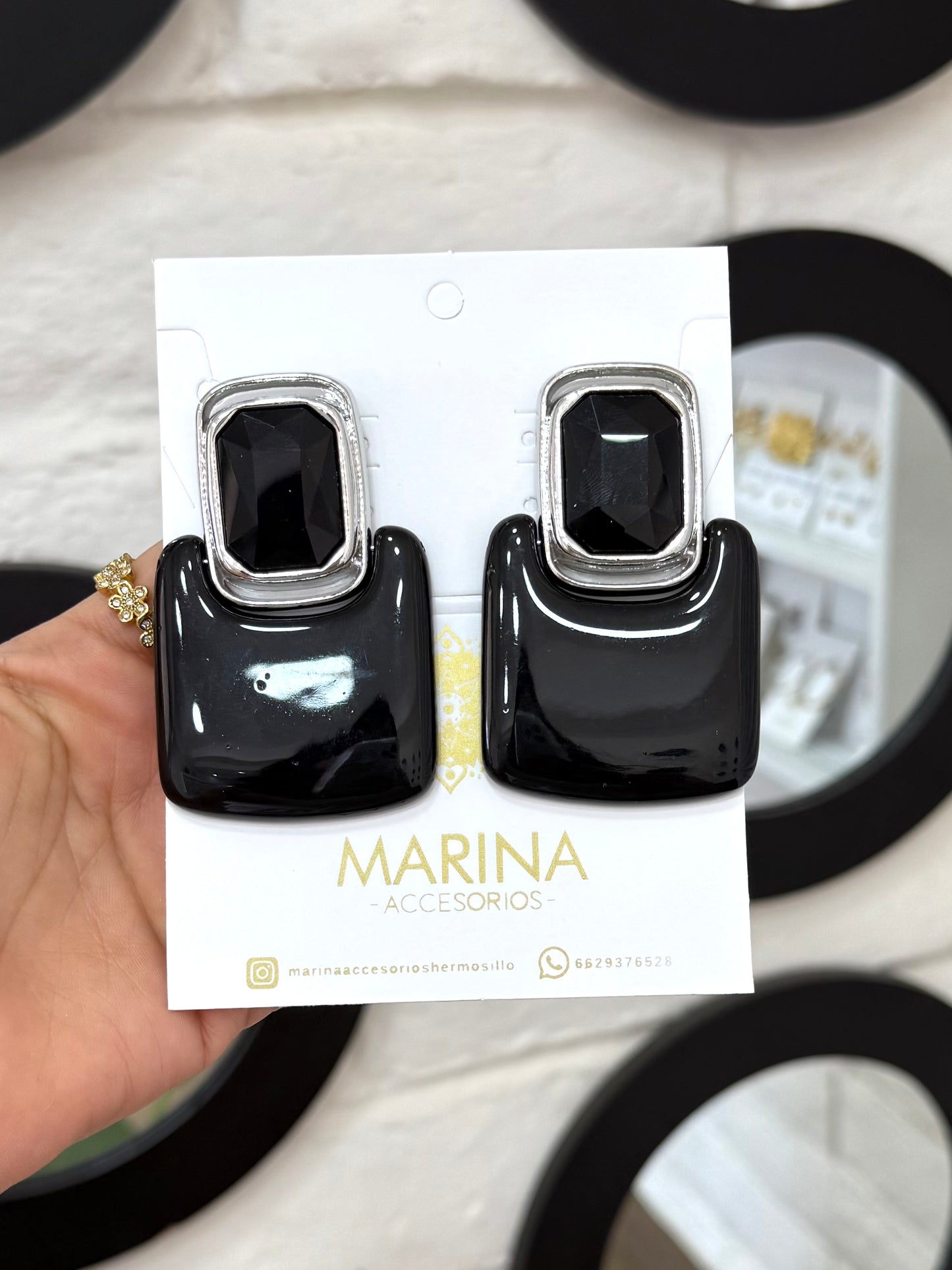 Aretes de pedrería negros