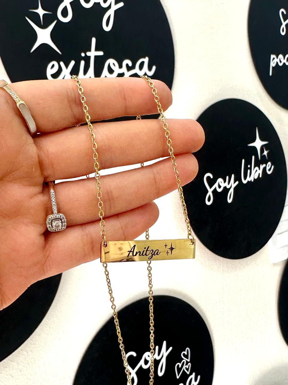 Collar con placa personalizado