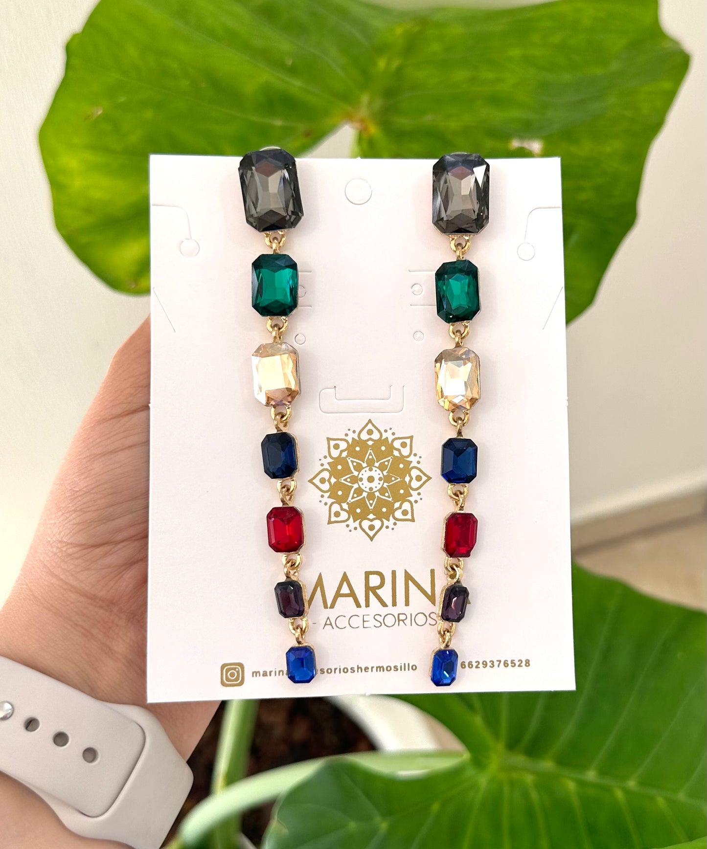 Aretes de pedrería multicolor