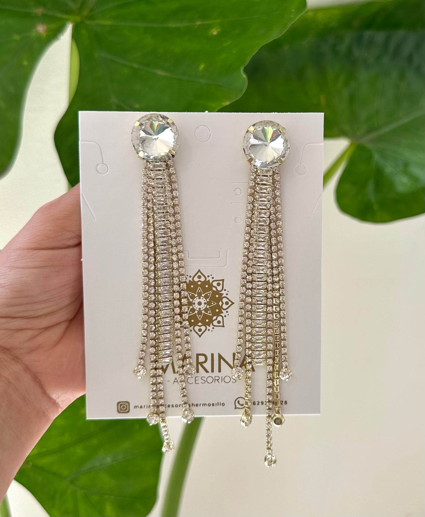 Aretes de pedrería dorados