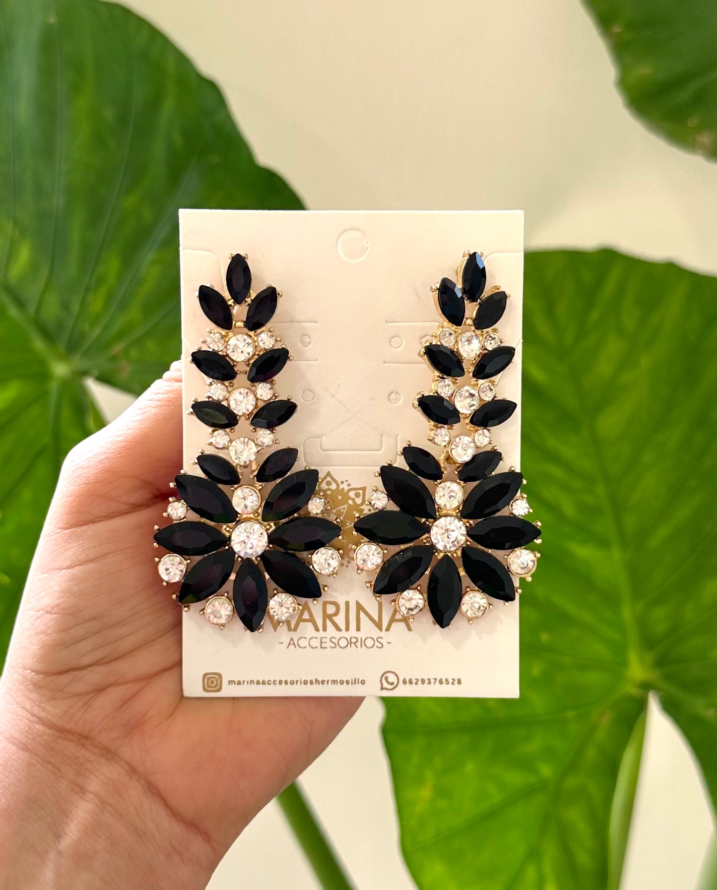 Aretes de pedrería negros