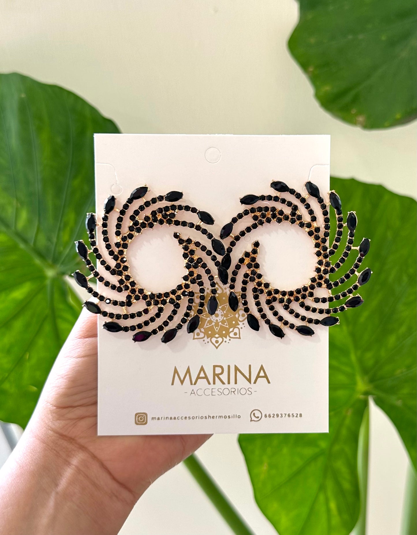 Aretes de pedrería negros