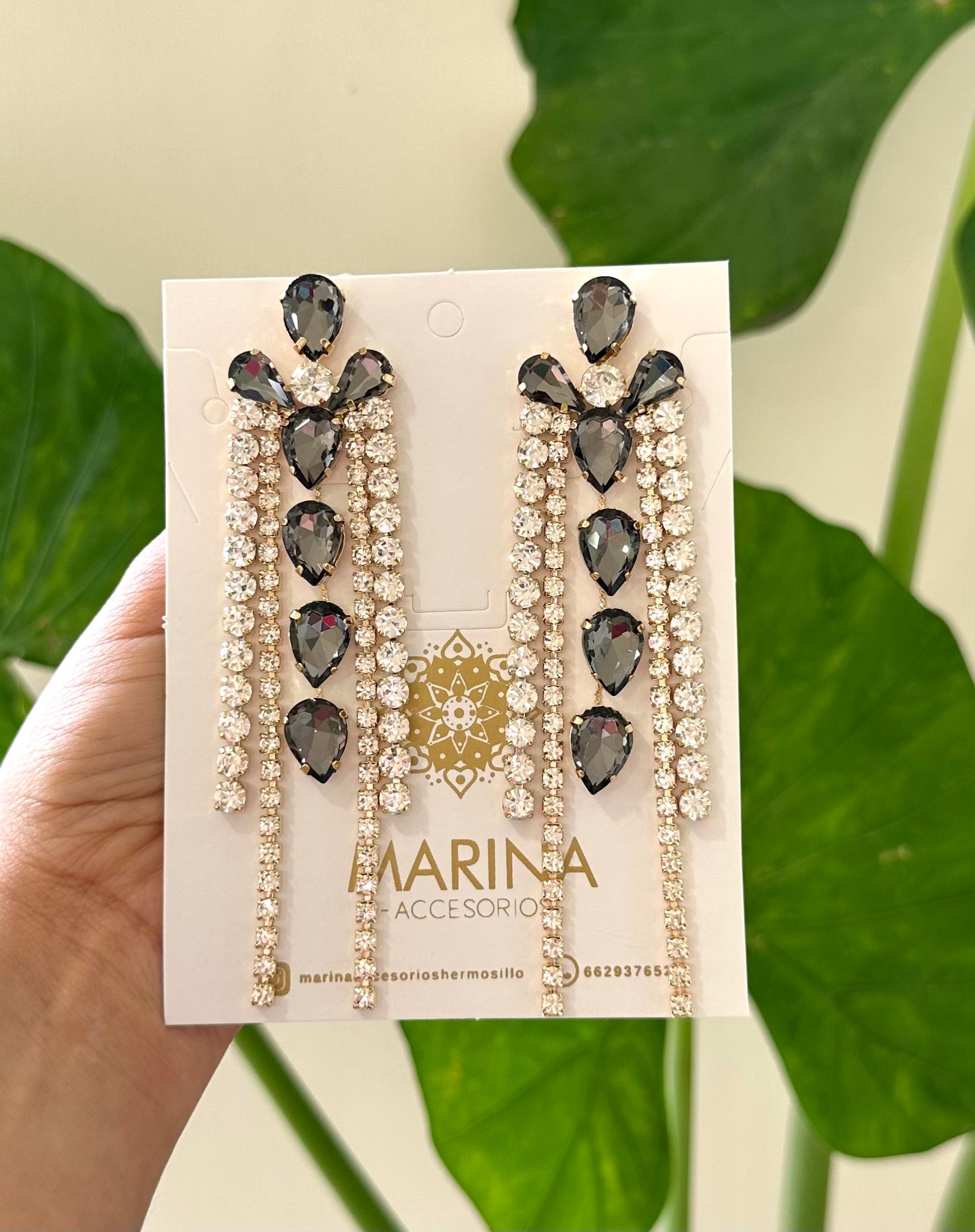 Aretes de pedrería negros