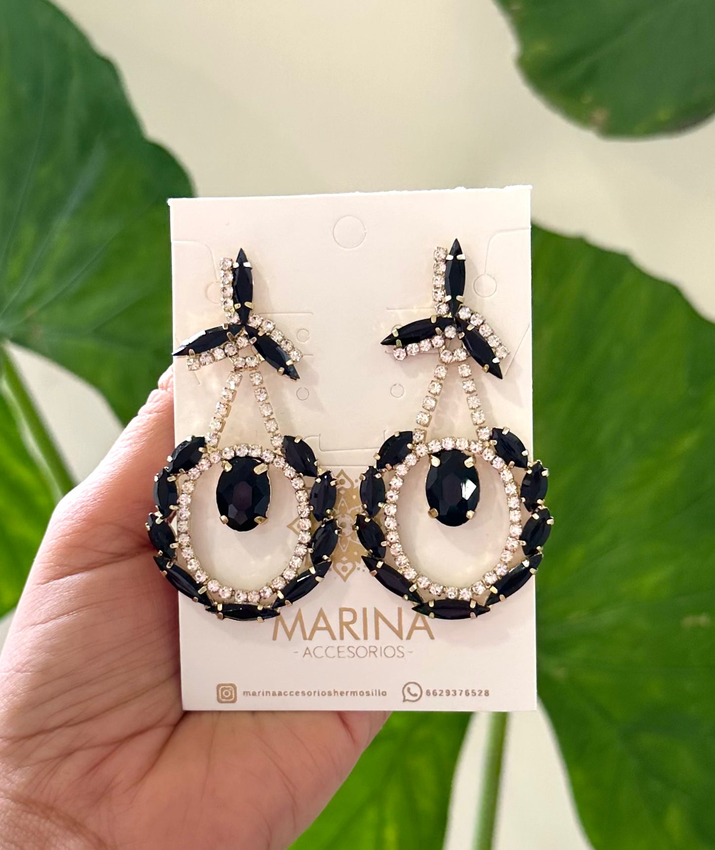 Aretes de pedrería negros