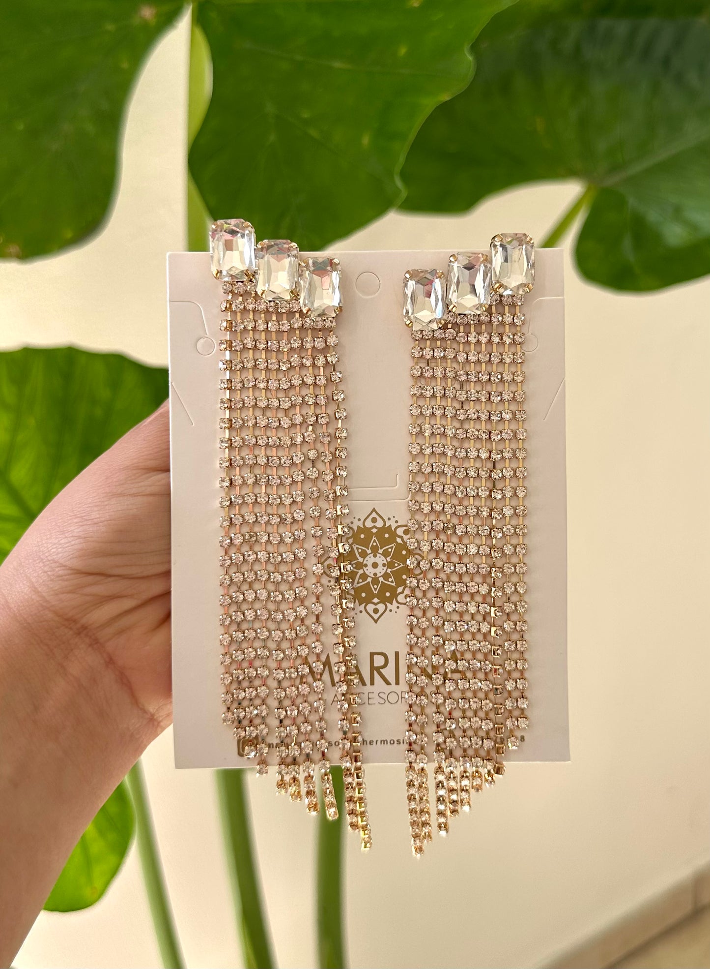 Aretes de pedrería dorados